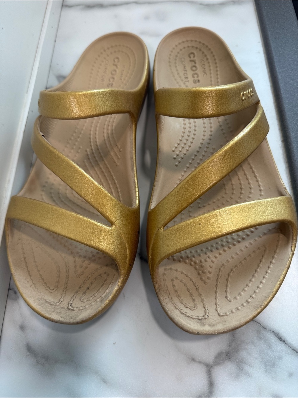 Crocs Womens Kadee II Metallic Gold Slides 9 Beach Poolside Vacation Shimmer